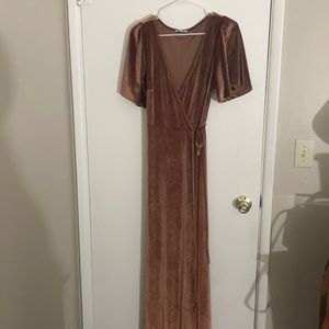 Floor length bridesmaid’s dress